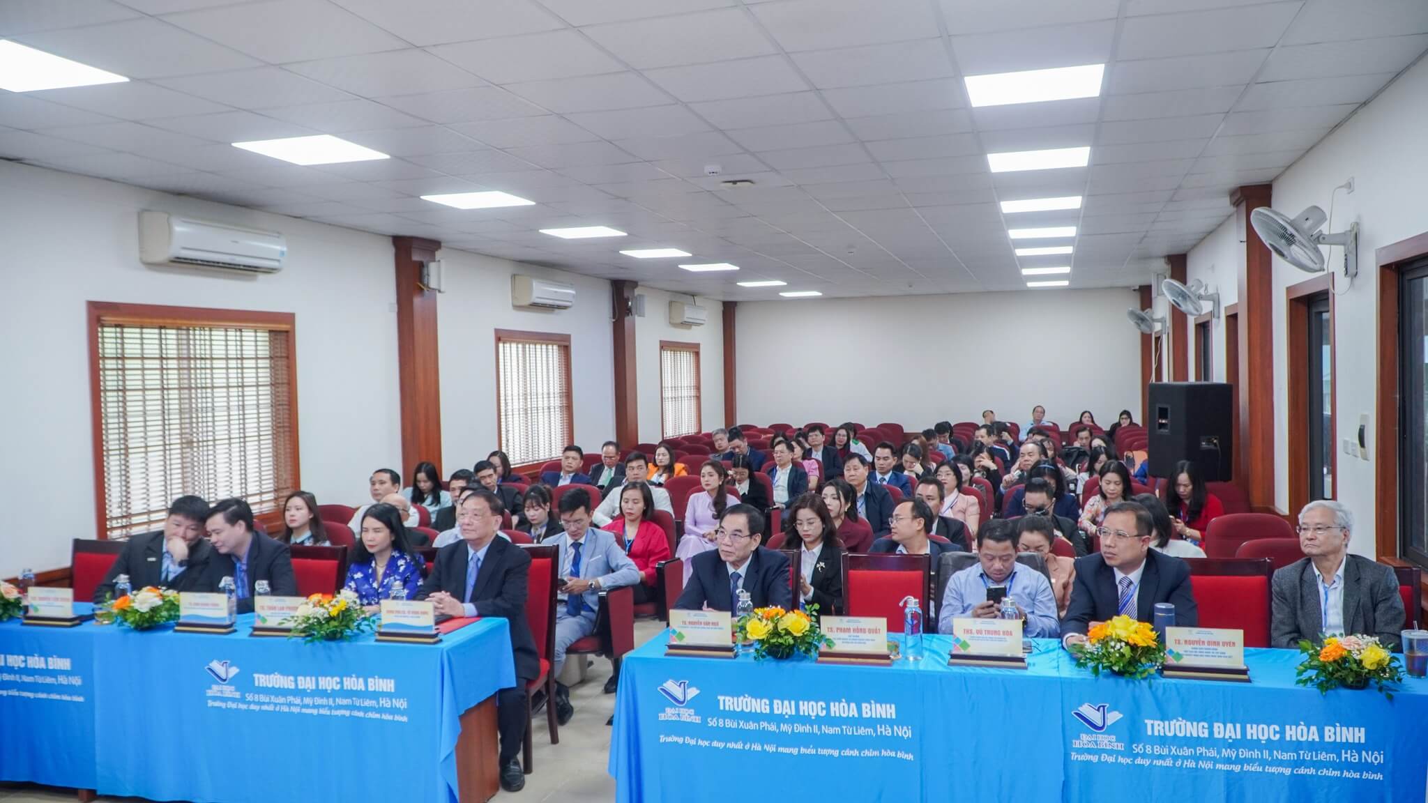 Một số hình ảnh tại buổi toạ đàm: